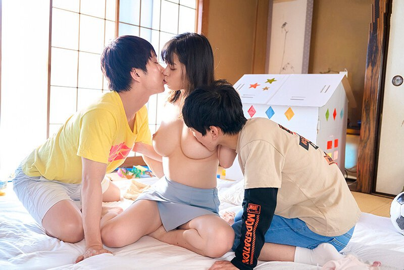 STARS-768 Kedua adik laki-laki lugu itu merasa bahagia karena mereka tahu mereka mempunyai seorang kakak perempuan yang cantik